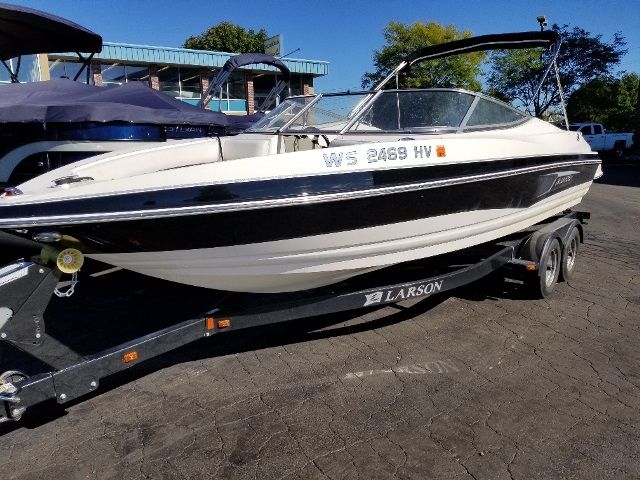 2011 Larson boat for sale, model of the boat is 226 SENZA & Image # 1 of 19