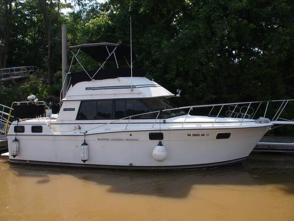 1985 Carver boat for sale, model of the boat is 3207 & Image # 1 of 6