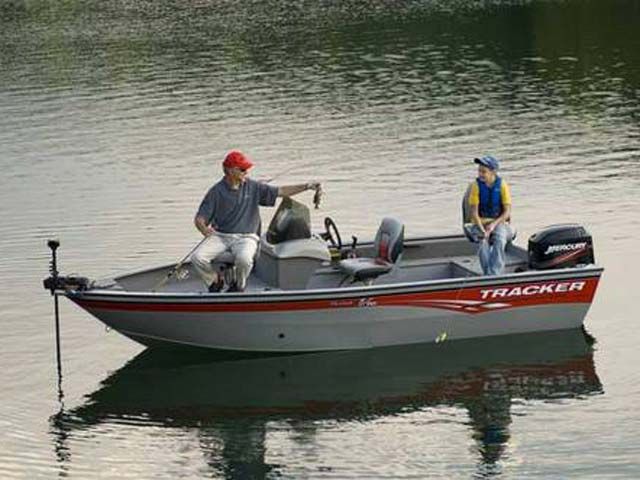 2008 Tracker Boats boat for sale, model of the boat is Pro Guide V-16 SC & Image # 2 of 8