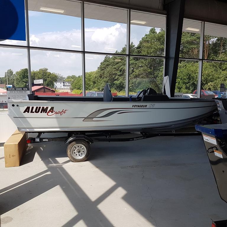 2016 Alumacraft boat for sale, model of the boat is Voyageur 175 CS & Image # 1 of 3