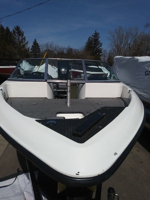 2011 Triton boat for sale, model of the boat is 190 & Image # 2 of 7