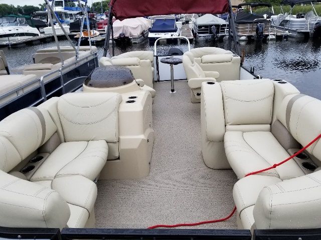 2018 Sylvan boat for sale, model of the boat is 8522 LZ & Image # 2 of 8