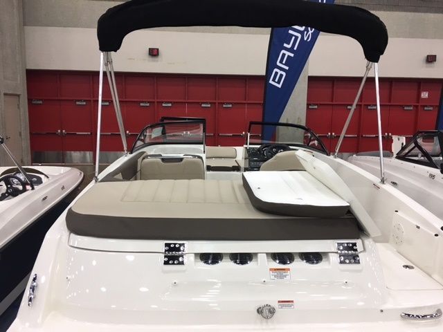 2017 Bayliner boat for sale, model of the boat is VR5 & Image # 2 of 8