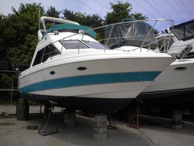 1993 Bayliner boat for sale, model of the boat is 3058CB & Image # 1 of 9
