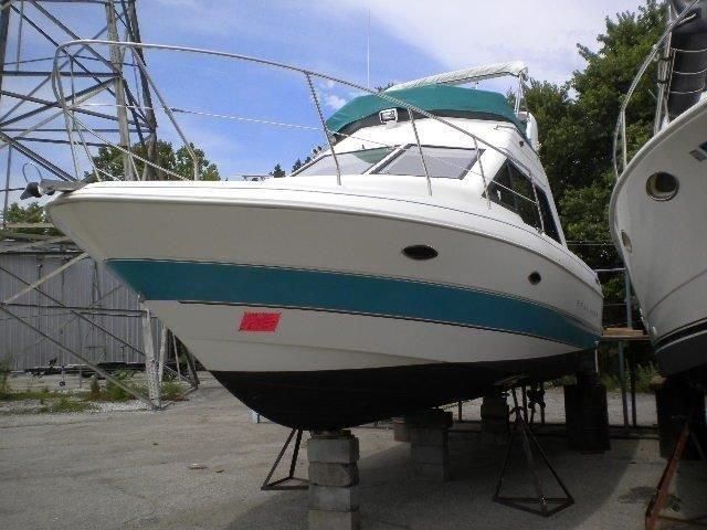 1993 Bayliner boat for sale, model of the boat is 3058CB & Image # 2 of 9