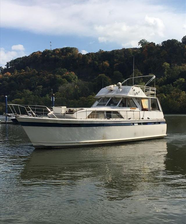 1975 Chris Craft boat for sale, model of the boat is Commander & Image # 1 of 22