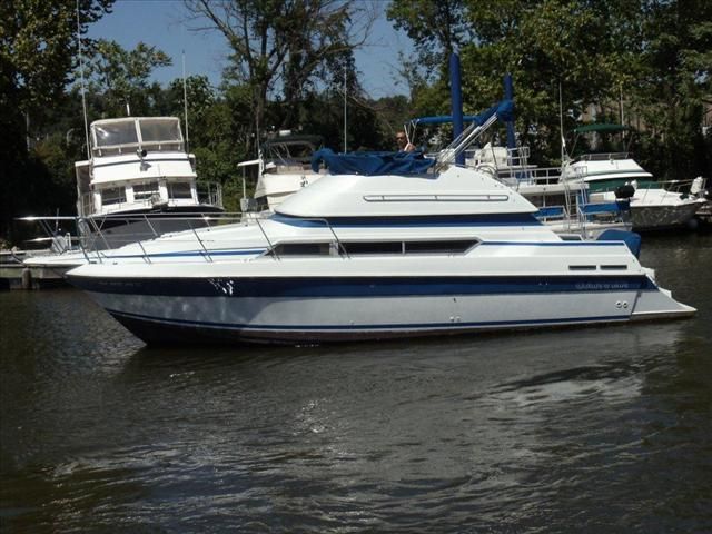 1989 Carver boat for sale, model of the boat is 30 Santego & Image # 1 of 10