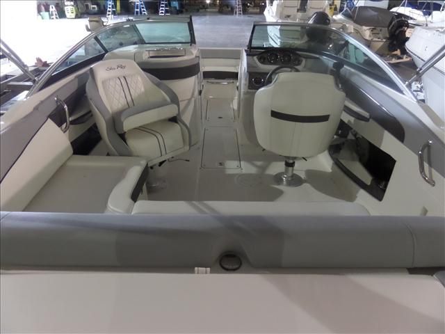 2016 Sea Ray boat for sale, model of the boat is 220 Sundeck & Image # 1 of 5