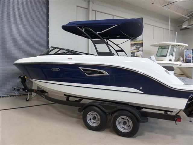 2017 Sea Ray boat for sale, model of the boat is SLX 230 & Image # 1 of 14