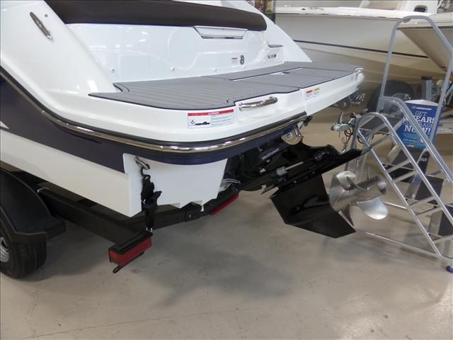 2017 Sea Ray boat for sale, model of the boat is SLX 230 & Image # 2 of 14