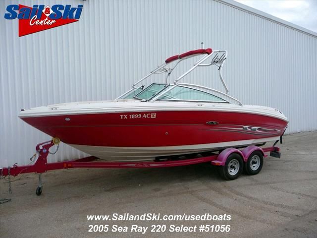 2005 Sea Ray boat for sale, model of the boat is 220 SELECT & Image # 1 of 25