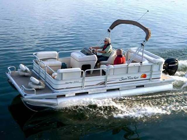 2008 Sun Tracker boat for sale, model of the boat is PARTY BARGE 200 Classic Series & Image # 2 of 6