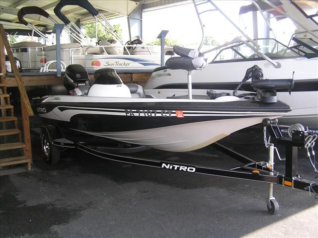 2005 Nitro boat for sale, model of the boat is 700 LX SC & Image # 1 of 3
