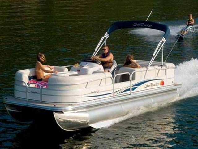 2009 Sun Tracker boat for sale, model of the boat is PARTY BARGE® 21 Signature Series & Image # 2 of 8