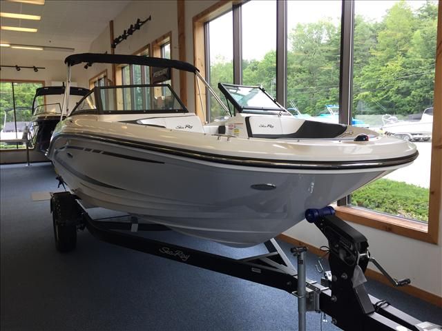 2017 Sea Ray boat for sale, model of the boat is SPX 190 & Image # 1 of 21