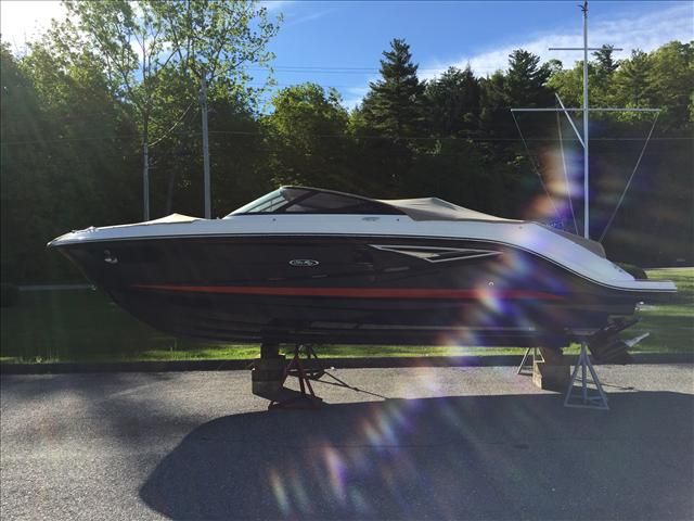 2017 Sea Ray boat for sale, model of the boat is SLX 250 & Image # 4 of 59
