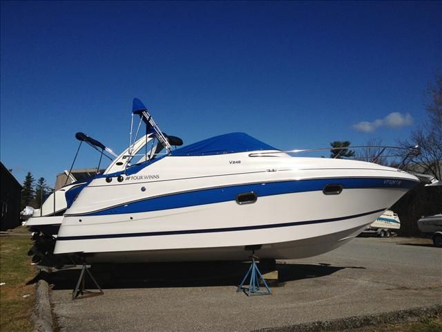 2008 Four Winns boat for sale, model of the boat is V248 & Image # 2 of 12