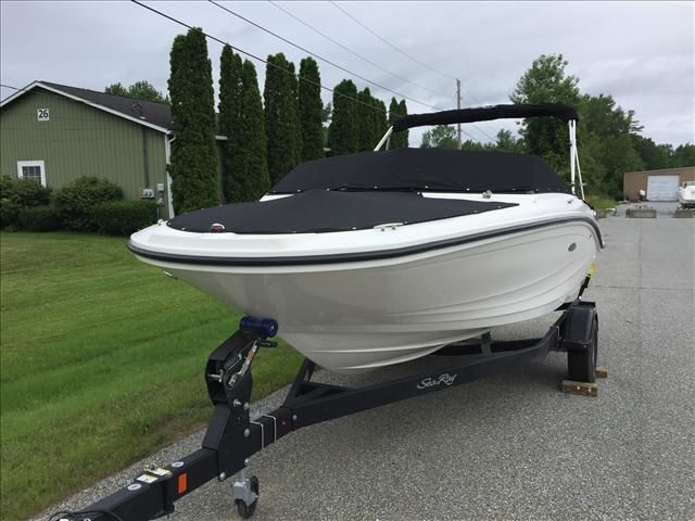 2018 Sea Ray boat for sale, model of the boat is SPXO & Image # 2 of 11