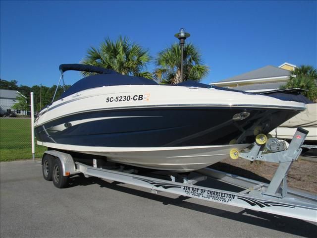2008 Sea Ray boat for sale, model of the boat is 230 Sundeck & Image # 2 of 11