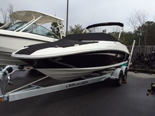2015 Sea Ray boat for sale, model of the boat is 220 Sundeck Outboard & Image # 1 of 6