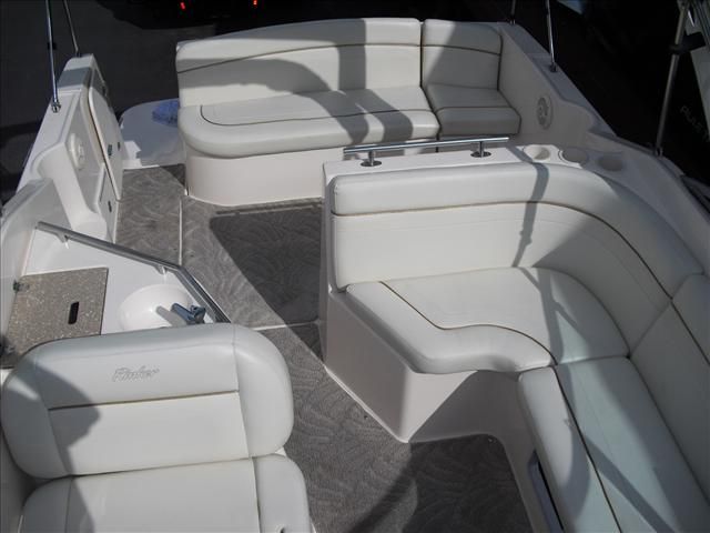2005 Rinker boat for sale, model of the boat is Fiesta Vee 270 Express Cruiser & Image # 2 of 25