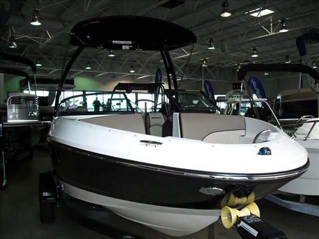 2013 Sea Ray boat for sale, model of the boat is 190 Sport & Image # 2 of 33
