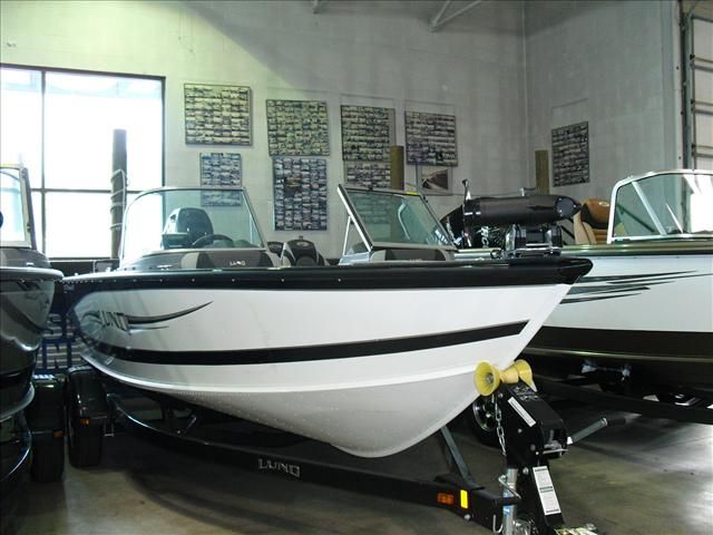 2014 Lund boat for sale, model of the boat is 1775 Crossover & Image # 1 of 9
