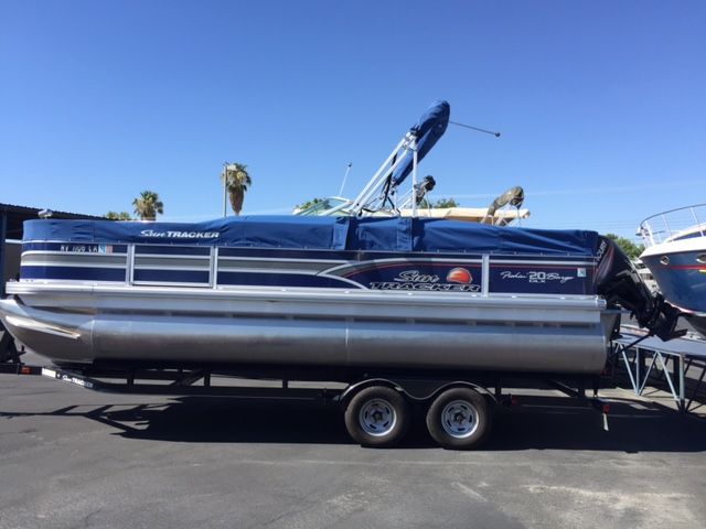 2015 Tracker Boats boat for sale, model of the boat is 20 DLX Fishin Barge & Image # 2 of 13
