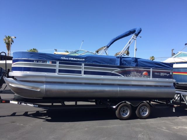 2015 Tracker Boats boat for sale, model of the boat is 20 DLX Fishin Barge & Image # 1 of 13