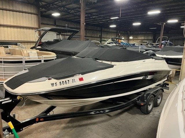 2014 Sea Ray boat for sale, model of the boat is 220 SDOB & Image # 1 of 14