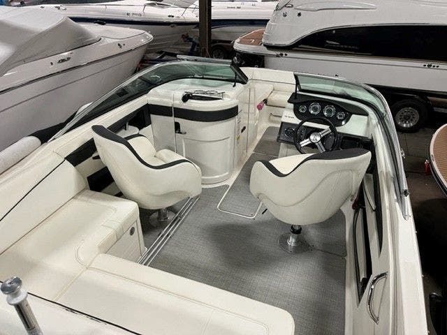 2014 Sea Ray boat for sale, model of the boat is 220 SDOB & Image # 2 of 14
