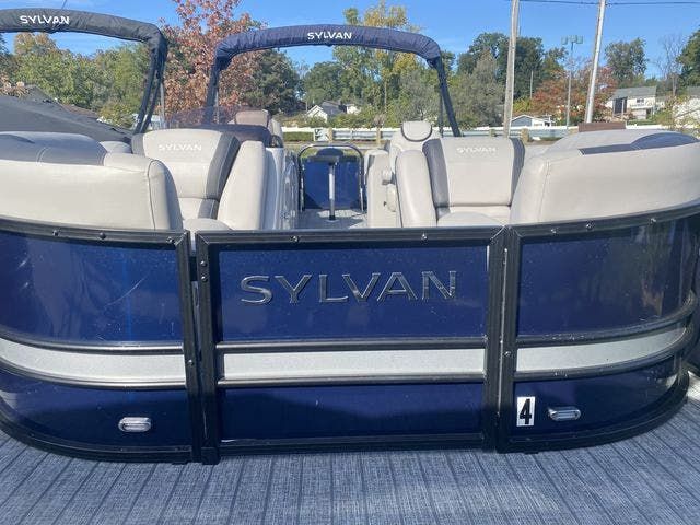 2021 Sylvan boat for sale, model of the boat is L3LZ & Image # 1 of 9