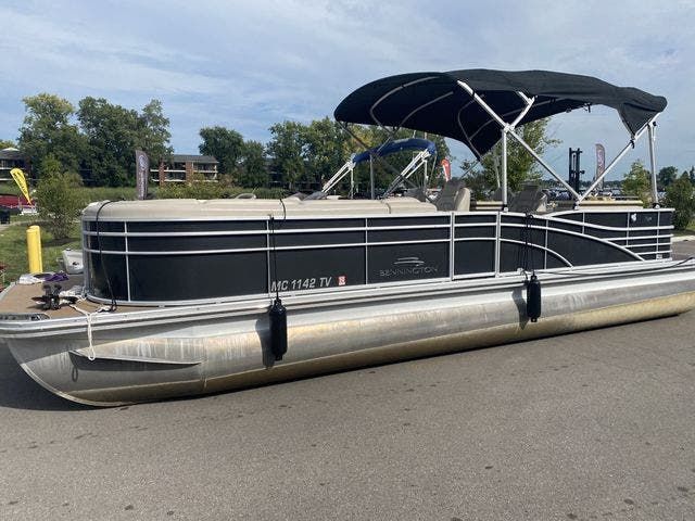 2015 Bennington boat for sale, model of the boat is 2575 RSD & Image # 1 of 11