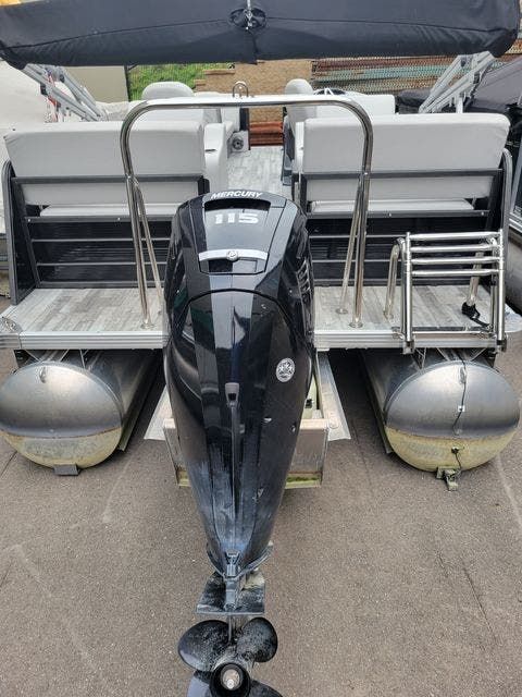 2019 Crest boat for sale, model of the boat is 240SLRC & Image # 2 of 20