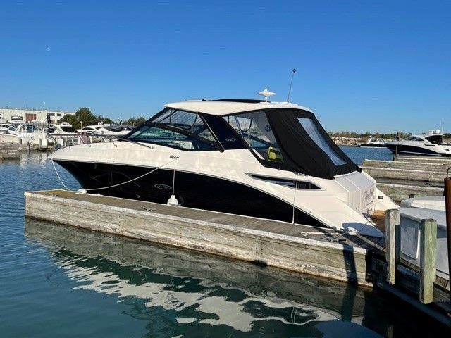 2020 Sea Ray boat for sale, model of the boat is 320 SUNDANCER & Image # 2 of 29