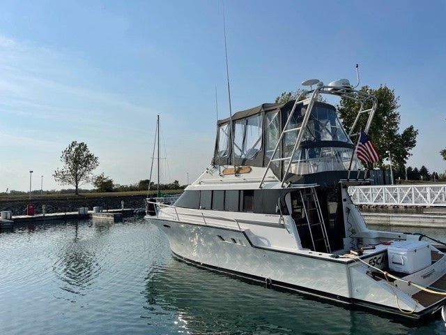 1992 Luhrs boat for sale, model of the boat is 3400 MOTORYACHT & Image # 2 of 23