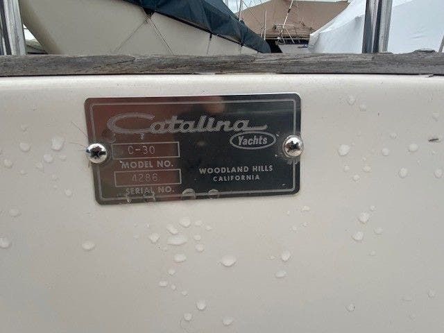 1985 Catalina Yachts boat for sale, model of the boat is 30' & Image # 2 of 26