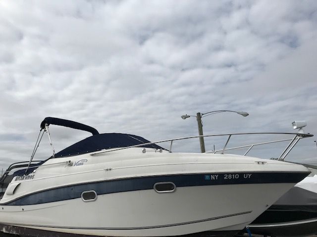2003 Four Winns boat for sale, model of the boat is 248 VISTA & Image # 1 of 2