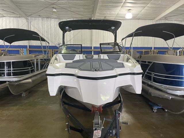 2022 Heyday boat for sale, model of the boat is 25-WTSURF & Image # 2 of 8