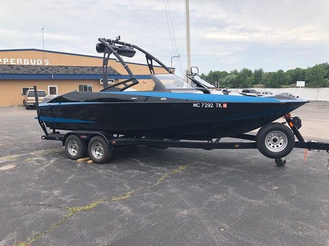 2012 Axis boat for sale, model of the boat is A22 & Image # 1 of 2
