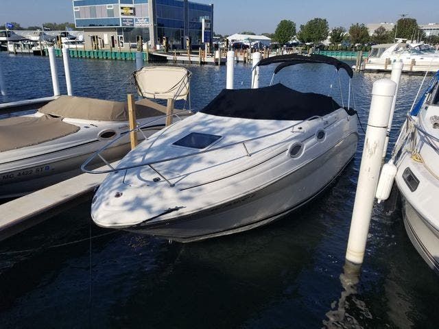 2000 Sea Ray boat for sale, model of the boat is 240 SUNDANCER & Image # 2 of 18
