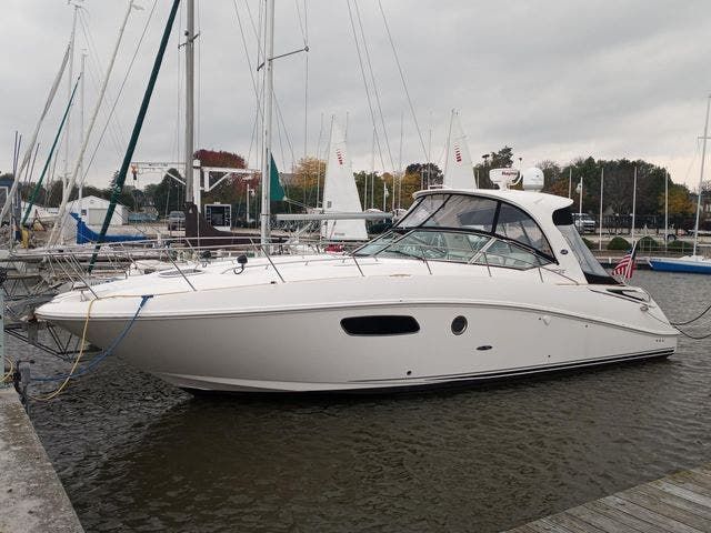 2011 Sea Ray boat for sale, model of the boat is 370 SUNDANCER & Image # 1 of 32