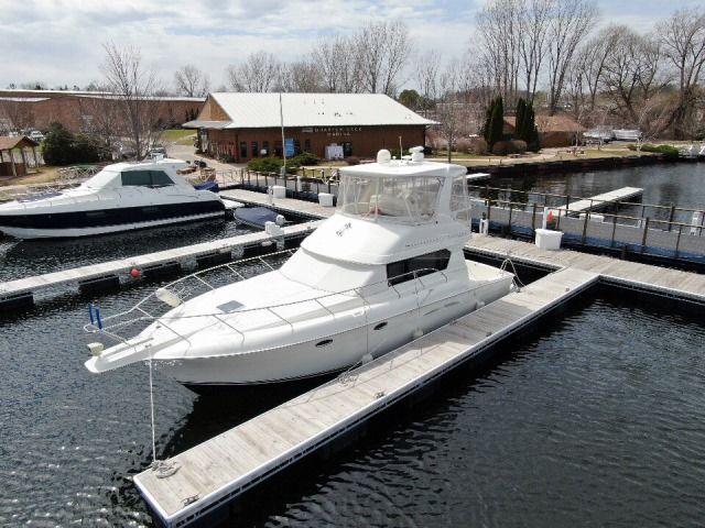 2006 Silverton boat for sale, model of the boat is 42 C & Image # 1 of 2