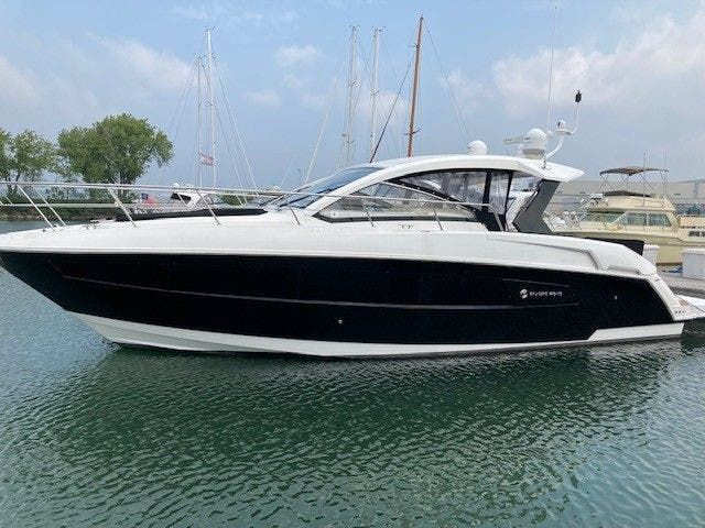 2017 Cruisers Yachts boat for sale, model of the boat is 390EXPRESSCOUPE & Image # 2 of 19