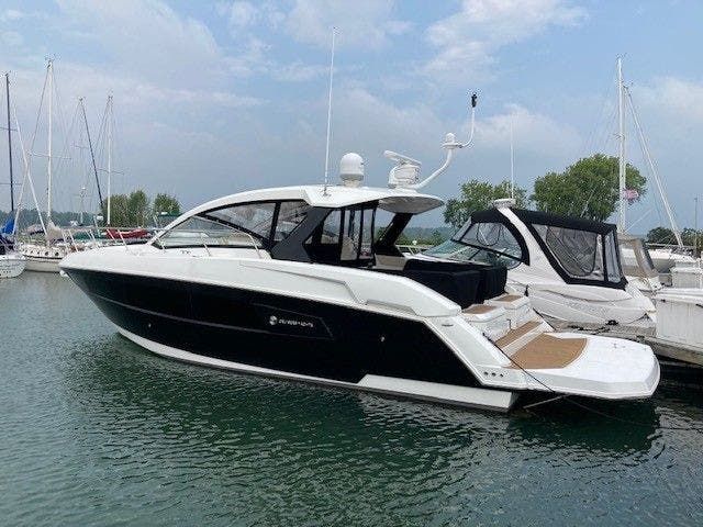 2017 Cruisers Yachts boat for sale, model of the boat is 390EXPRESSCOUPE & Image # 1 of 19