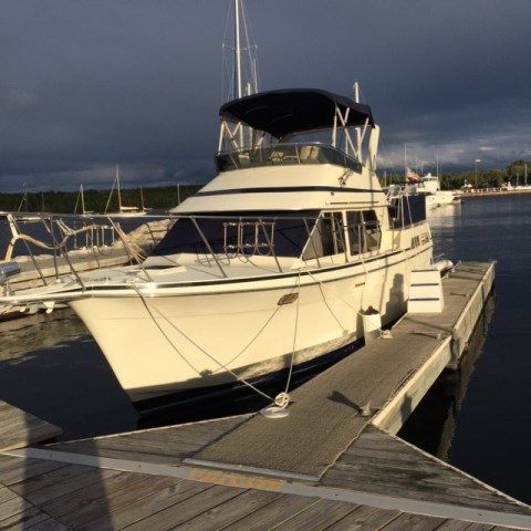 1988 Tollycraft boat for sale, model of the boat is 34 SUNDECK & Image # 2 of 2