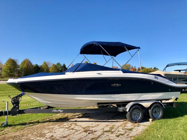 2019 Sea Ray boat for sale, model of the boat is 210SPX & Image # 2 of 2