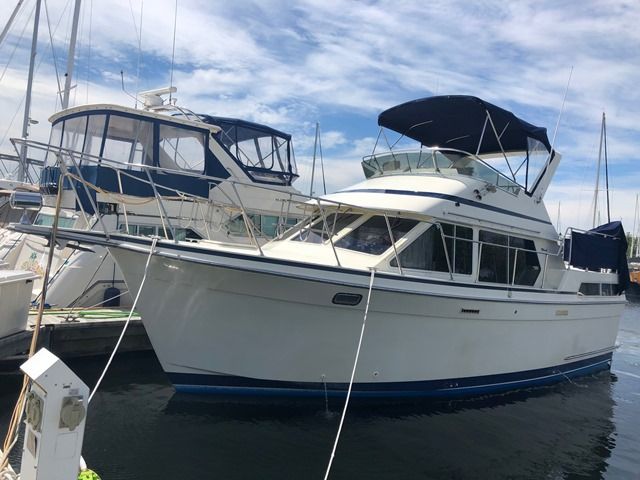 1988 Tollycraft boat for sale, model of the boat is 34 SUNDECK & Image # 1 of 2