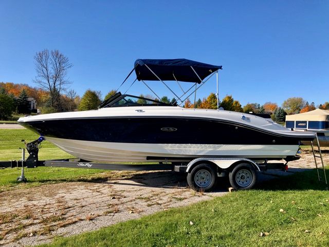 2019 Sea Ray boat for sale, model of the boat is 210SPX & Image # 1 of 2
