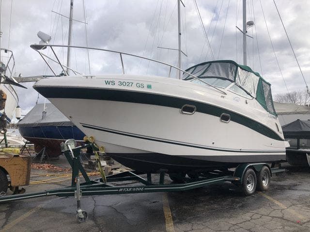 2004 Four Winns boat for sale, model of the boat is 268V & Image # 2 of 10